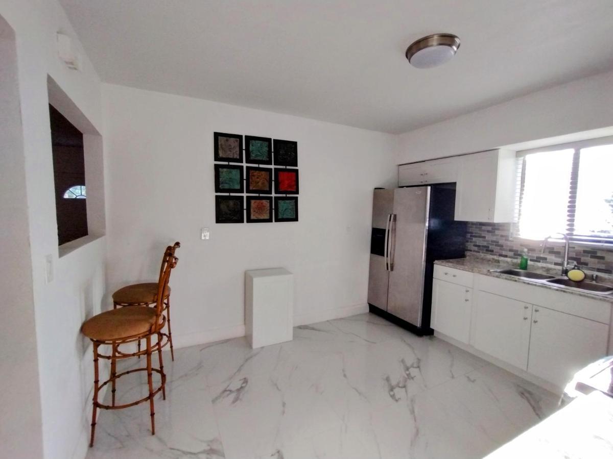 Cheerful 3-Bedroom Home /Ac+ Free Parking North Miami Beach Ngoại thất bức ảnh