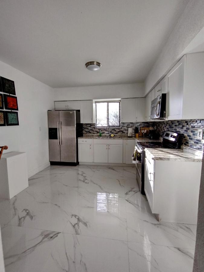 Cheerful 3-Bedroom Home /Ac+ Free Parking North Miami Beach Ngoại thất bức ảnh
